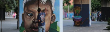 Artistas nacionales e internacionales pintan alrededores del metro de Medellín