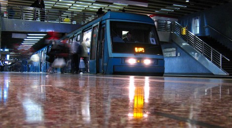 Metro de Santiago lanza proyecto piloto de aplicación móvil para comprar a través del celular